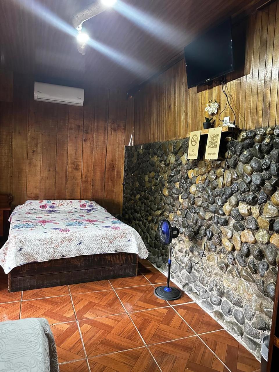 Hostel Rustico Marabi Tárcoles Buitenkant foto