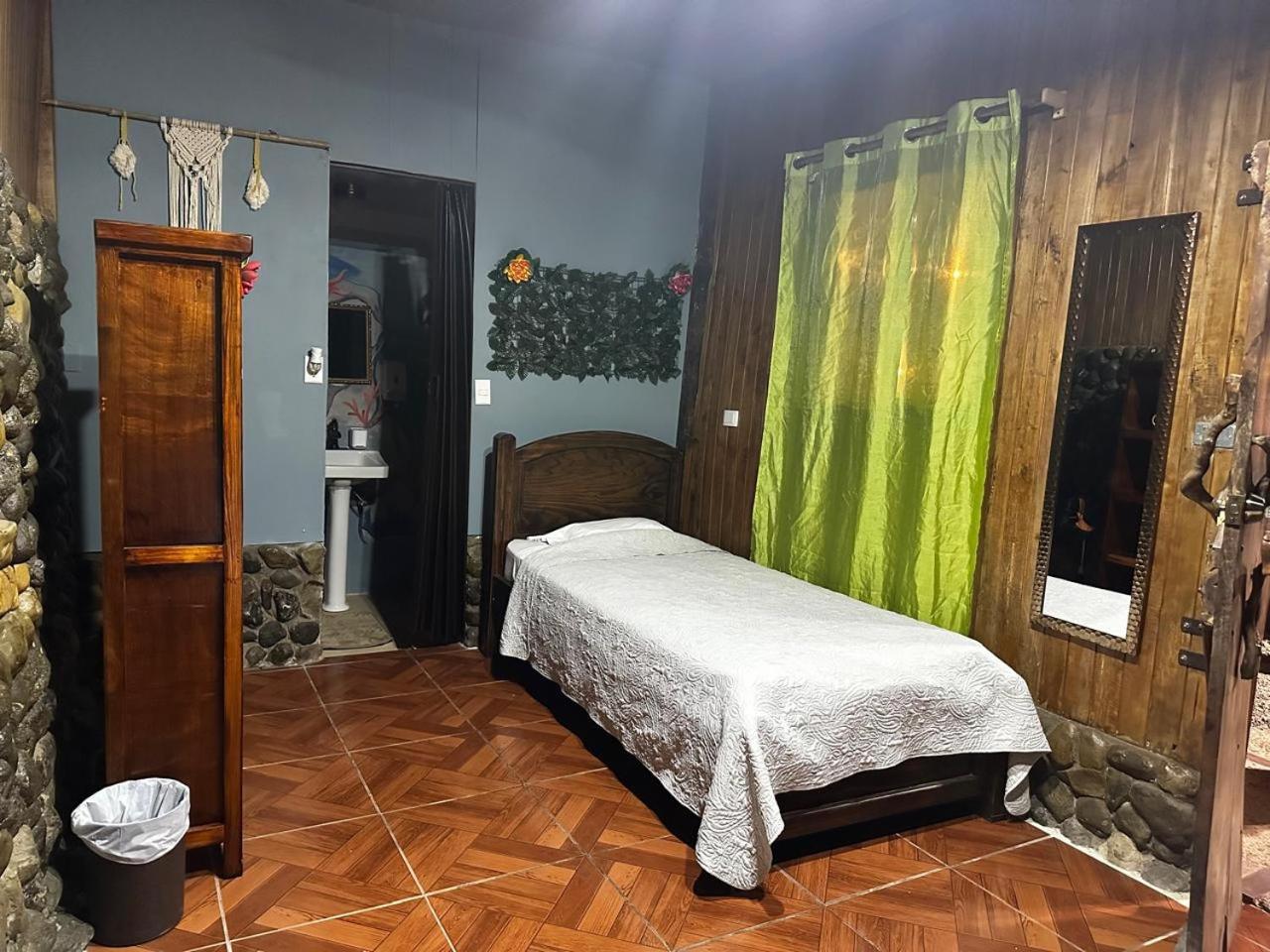 Hostel Rustico Marabi Tárcoles Buitenkant foto